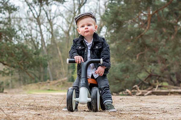 Een loopfiets met speels ontwerp