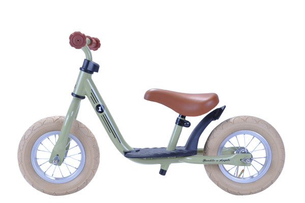 Lage instap en voetenplank.