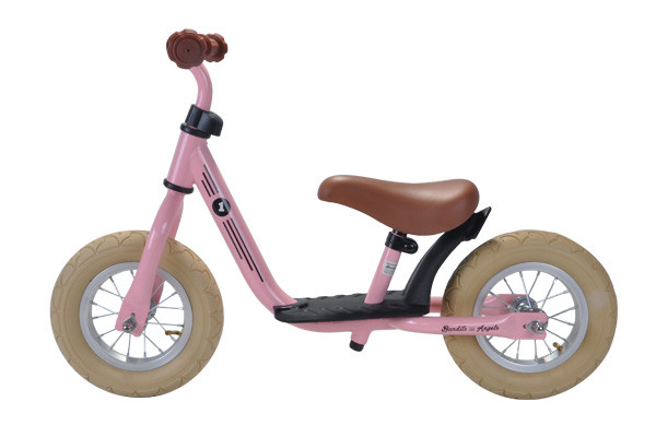 Lage instap en voetenplank.