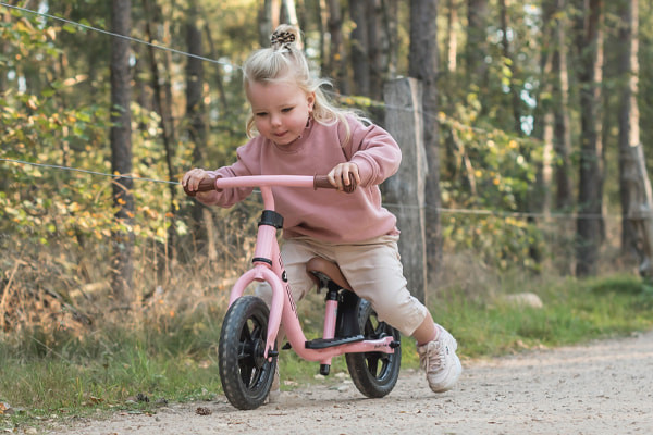 Stoere loopfiets met voetenplank