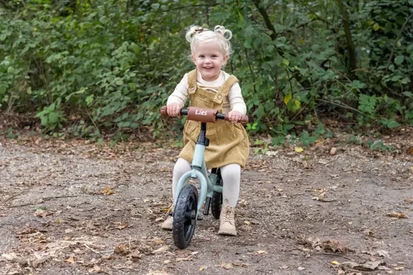 Lies met de optionele bruine kinbeschermer