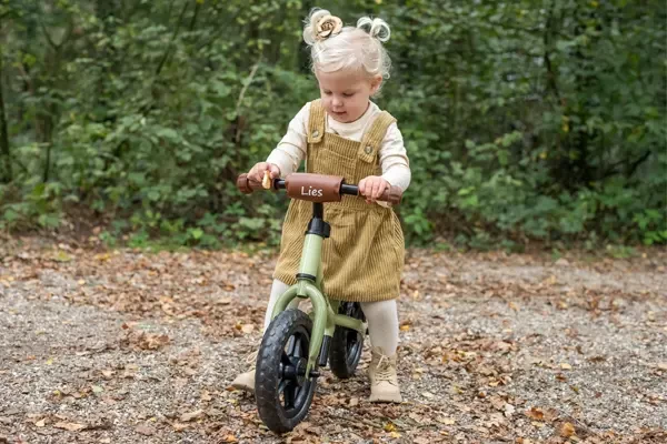 Lies met de optionele bruine kinbeschermer