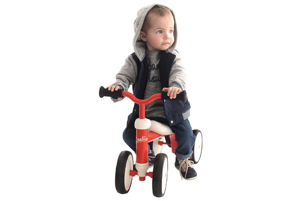 Met veiligheidshandvatten.