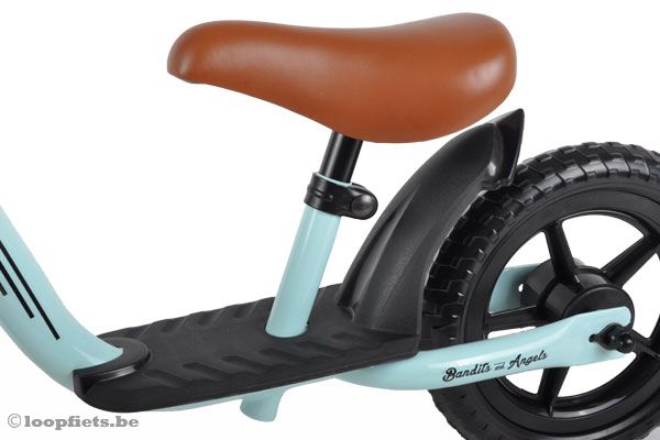 Voetenplank met veiligheidsspatbord.