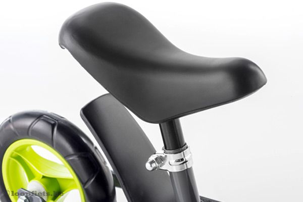 Met ergonomisch verstelbaar zadel.