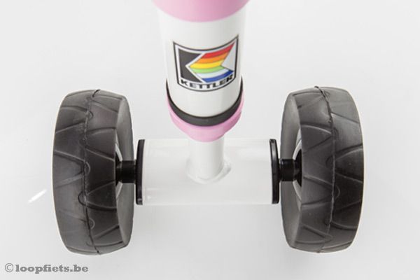 Met geluidsarme wielen.