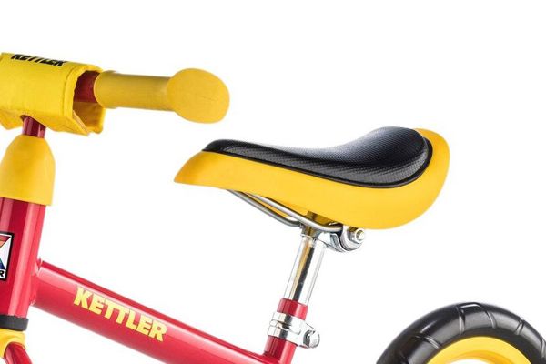 In hoogte verstelbaar zadel van 31 - 41 cm.