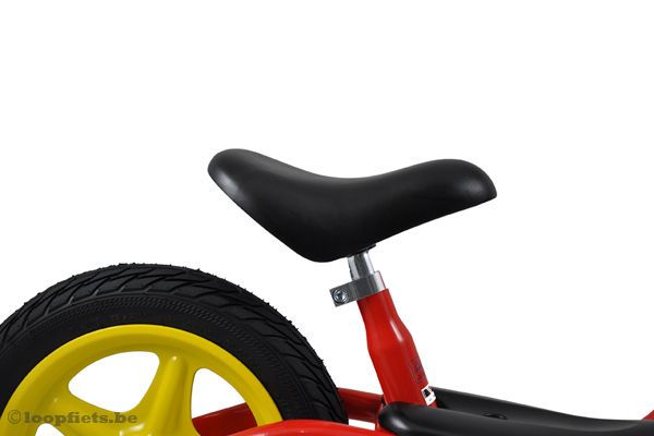 Verstelbaar zadel (34- 44 cm).