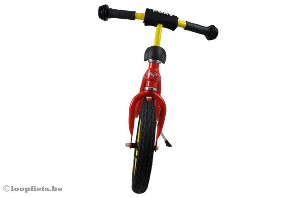 Voorkant van de rode loopfiets van Puky.