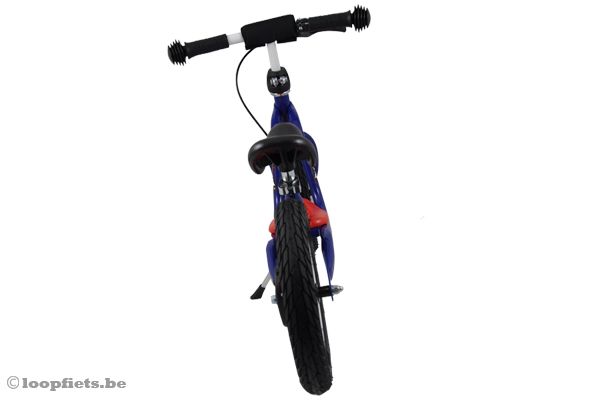 Alleen zelf het standaard en stuur rechtzetten.