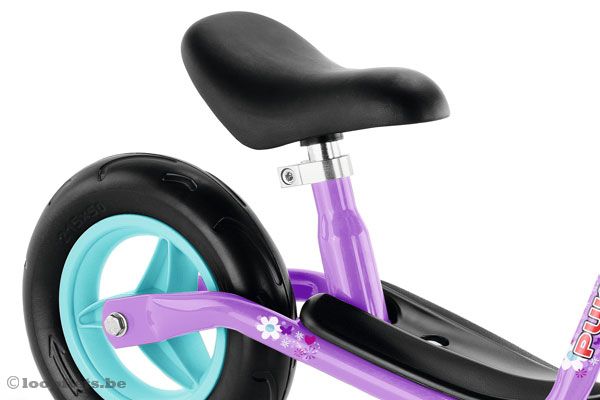 Het zadel is in hoogte verstelbaar (min 30 max 39 cm).