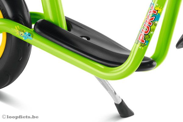 Compleet met voetenplank en standaard.