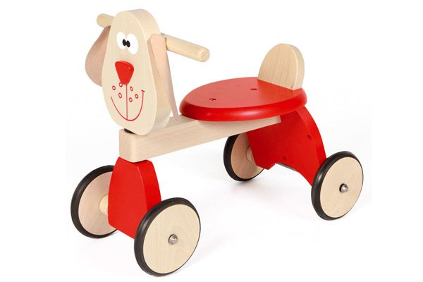 Houten loopfiets in de vorm van een hond.