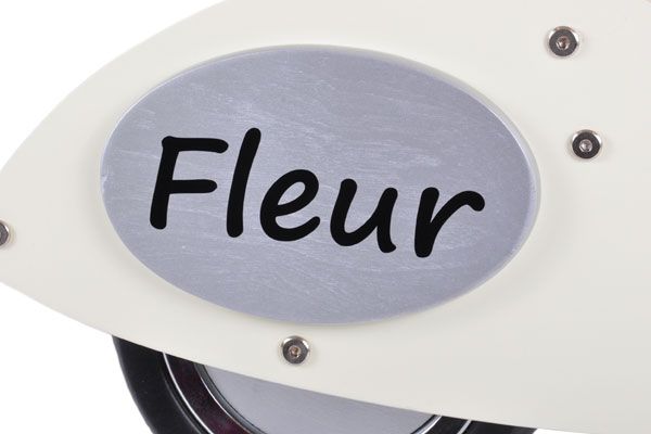 Sticker (2x) Vespa met eigen naam zwart.