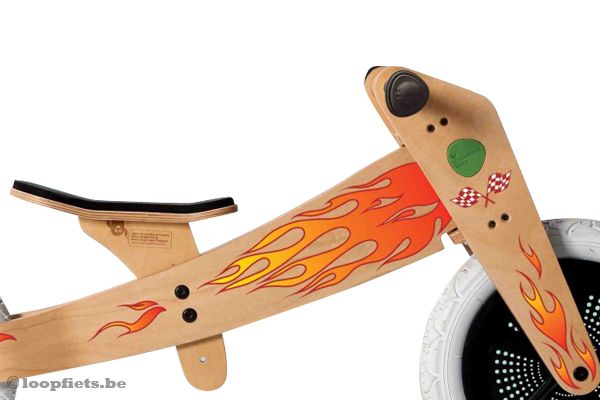 Stickers met grote vlammen.