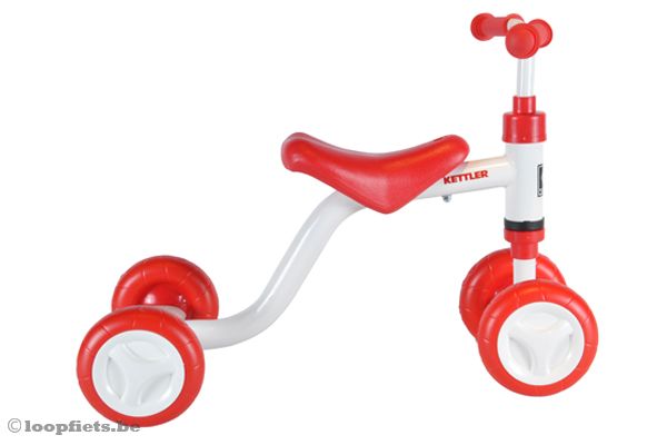Loopfietsje met 4 wielen.