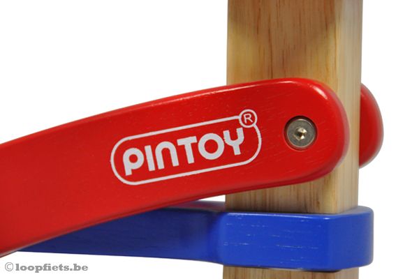 Stevig houten frame.