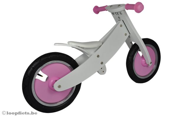 Stoer spatbord aan de achterkant.