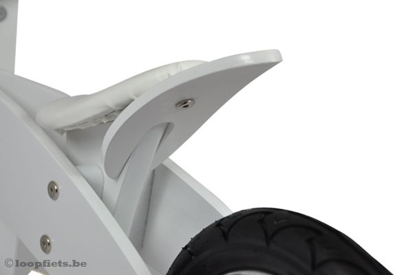 Stevig houten frame.